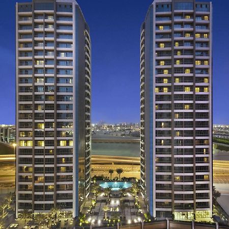 Atana Hotel Dubai Esterno foto The twin towers of Jumeirah Jumeirah Towers