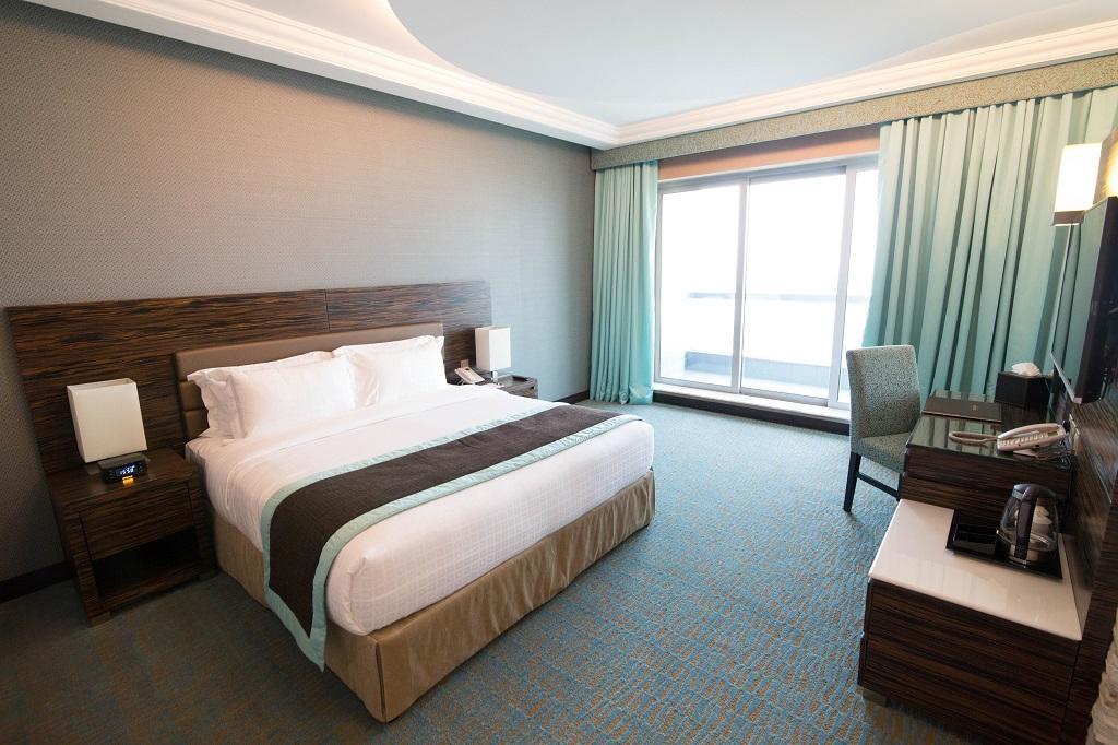 Atana Hotel Dubai Esterno foto A room at the hotel
