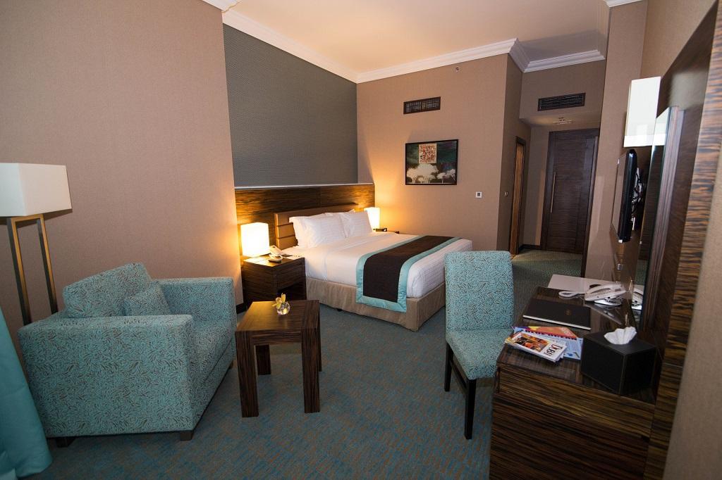 Atana Hotel Dubai Esterno foto A room at the hotel
