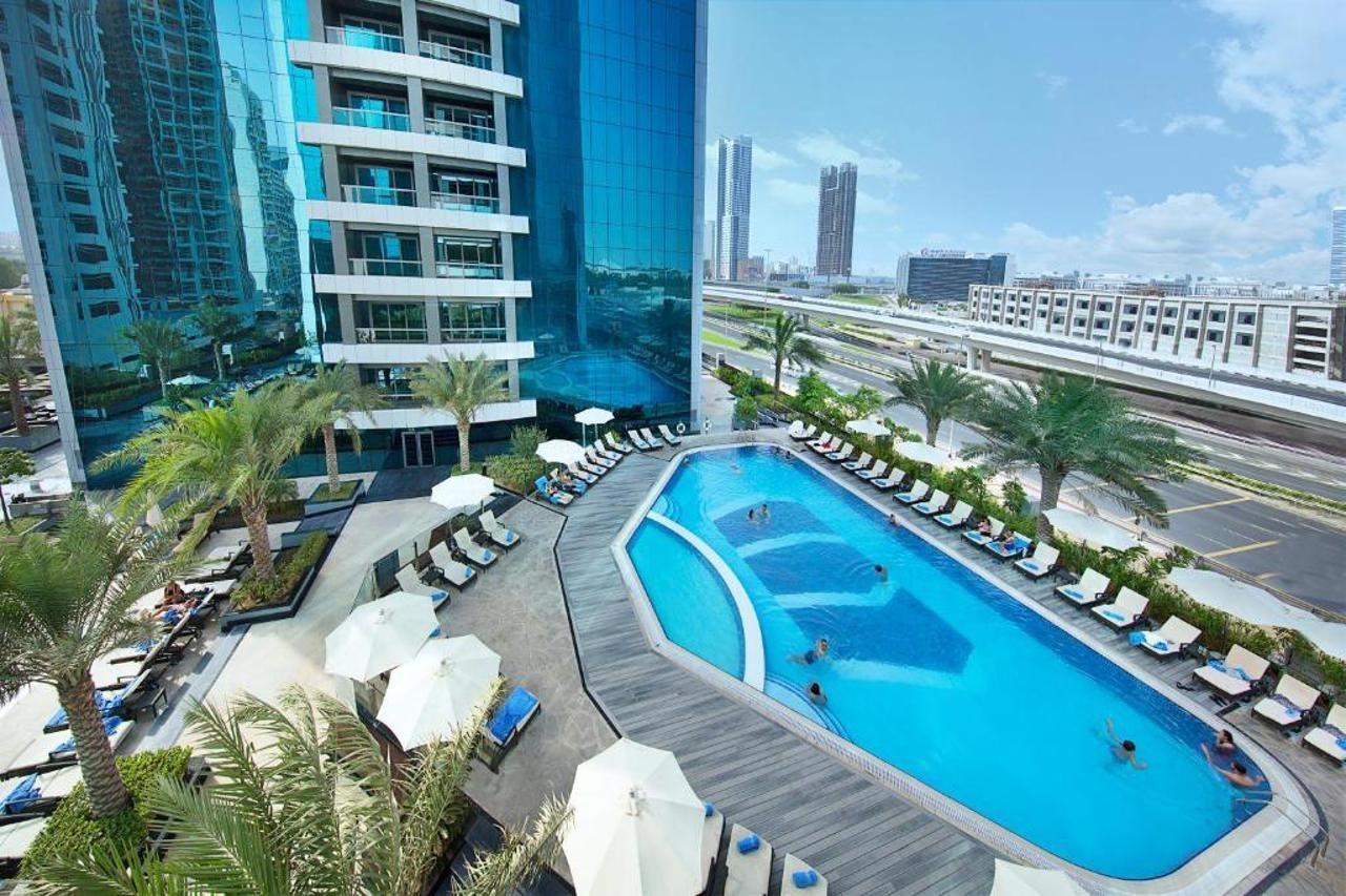 Atana Hotel Dubai Esterno foto The pool at Jumeirah Jumeirah