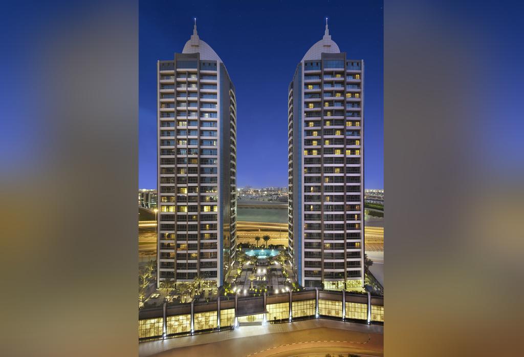 Atana Hotel Dubai Esterno foto The twin towers of Jumeirah Jumeirah